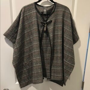 Vince Camuto Plaid Cape NwT